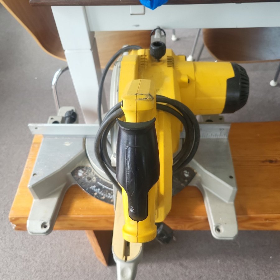 Dewalt kap och gir såg dw777 qs