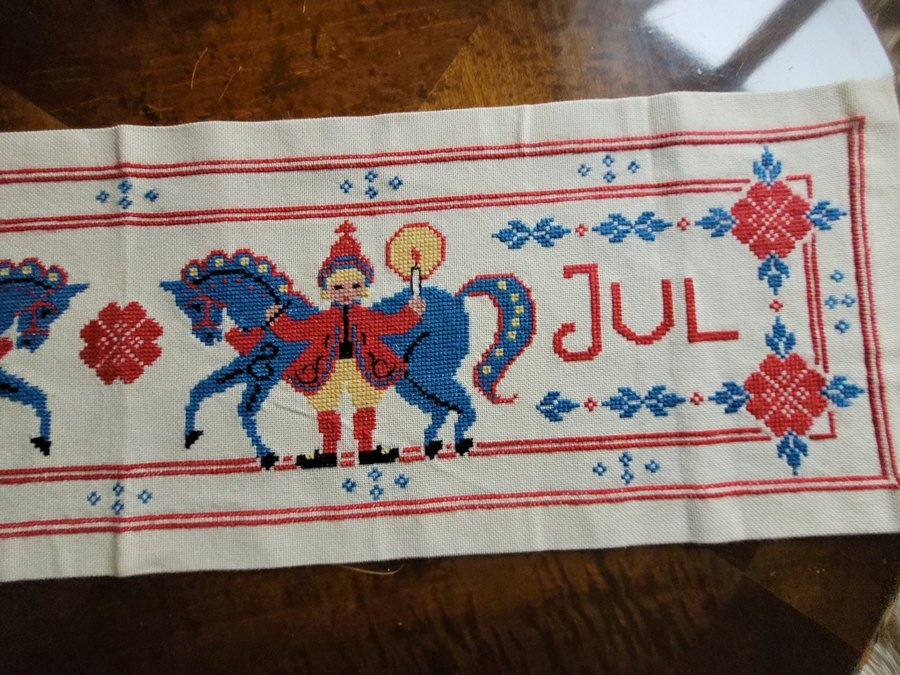 Fin handbroderad jul vepa God Jul 30×105cm Advent Jul