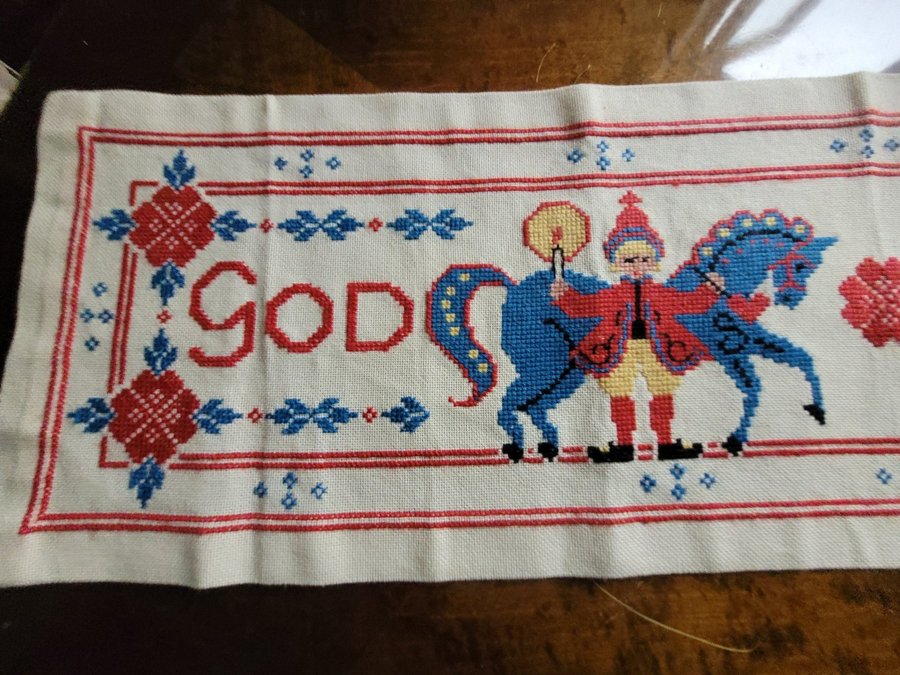 Fin handbroderad jul vepa God Jul 30×105cm Advent Jul