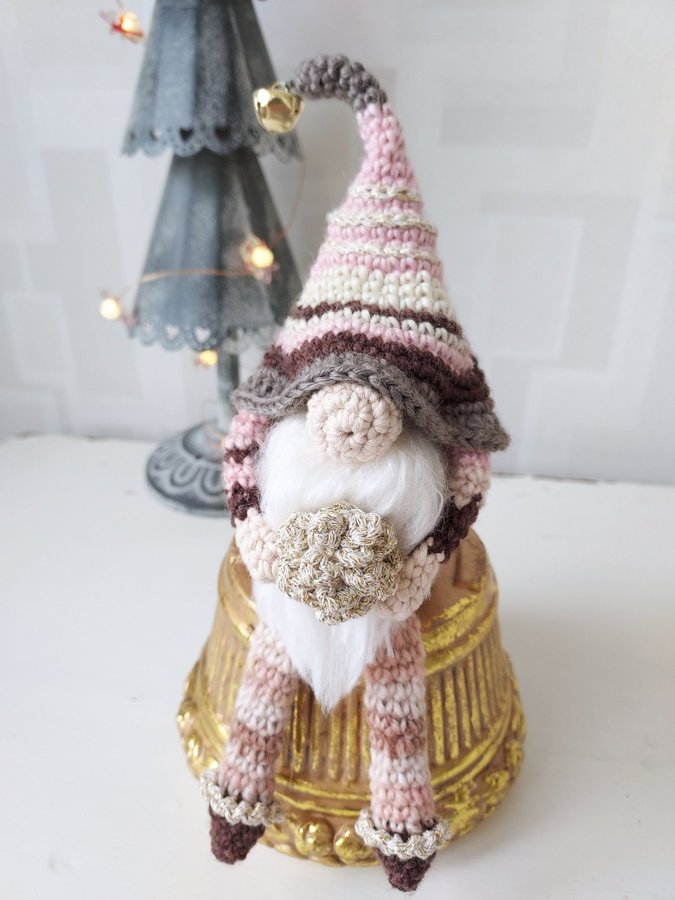 Virkad Tomte Gnome m Kotte o Bjällra Guld Höst Pynt Halloween Jul Prydnad Chic