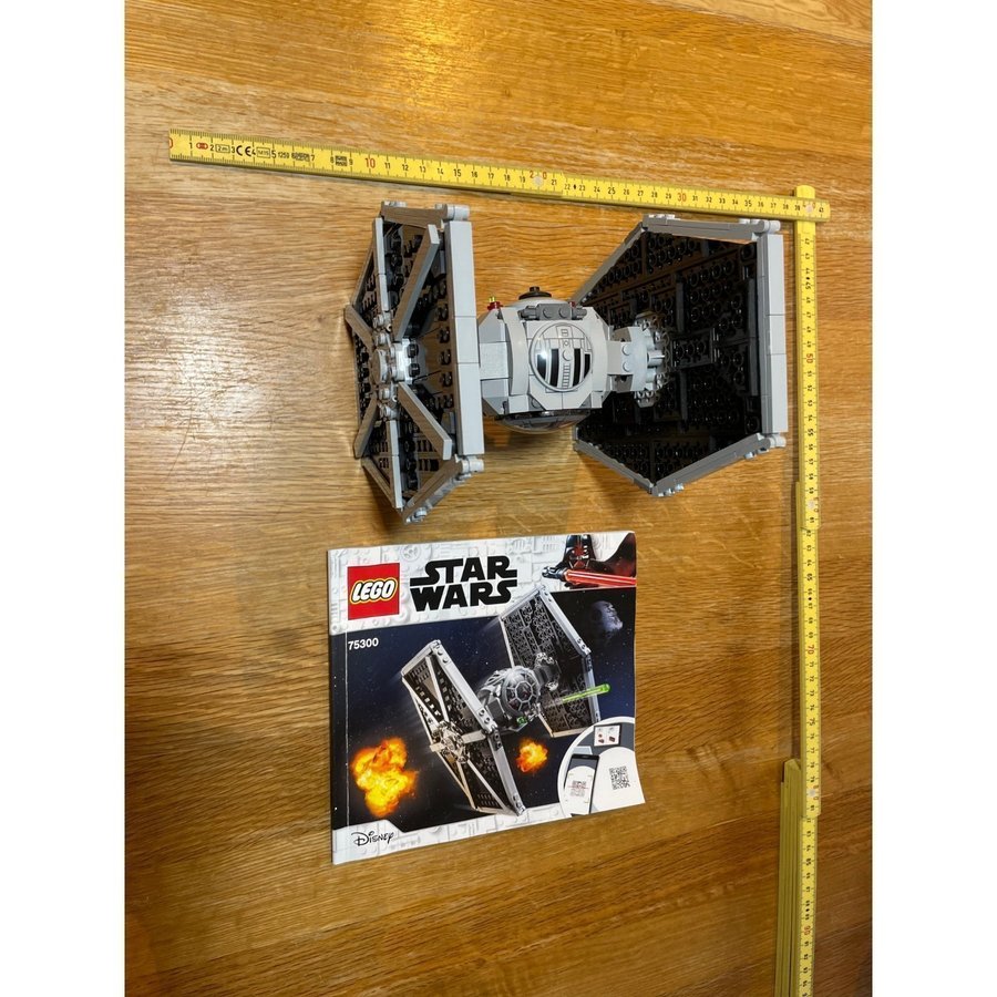 LEGO STAR WARS 75300 DISNEY IMPERIAL TIE FIGHTER LÄS BESKRIVNING