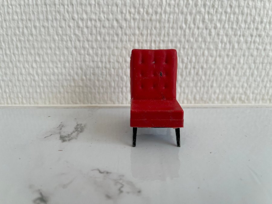 Vintage röd Doll House Triang Spot-on TV-stol MINT 1960-talet