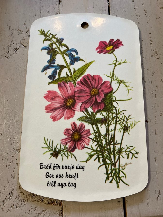 Skärbräda med blommor