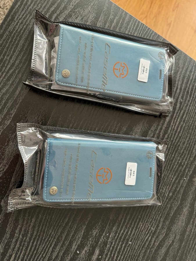 2 iPhone 15 pro cases