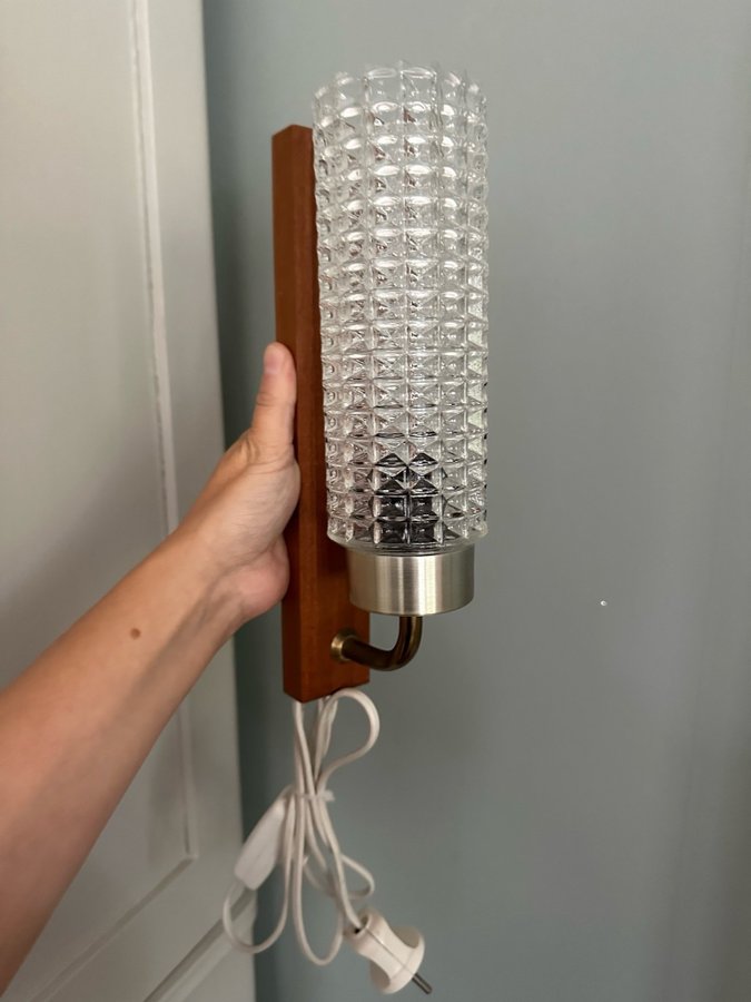 Vägglampa i teak och glas retro stil vintage