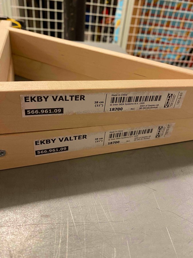 2x Ekby Valter IKEA 28 cm 566.961.09 oanvända hyllkonsoler