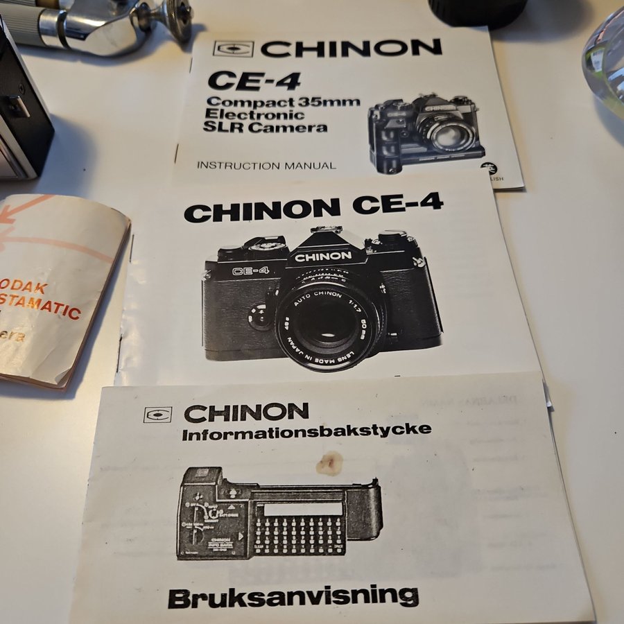 Chinon CE-4 kamera med tillbehör