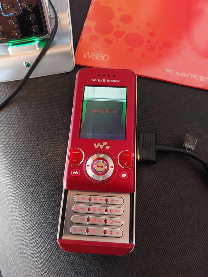 Sony Ericsson W580 + 2 till.