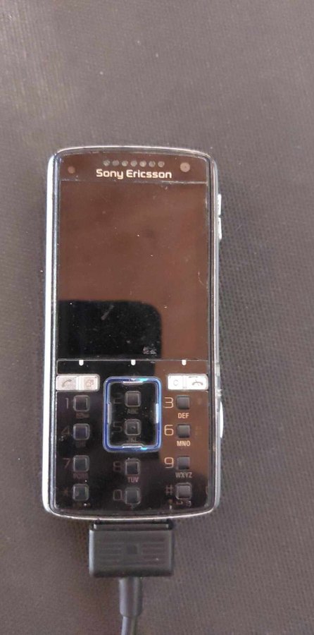 Sony Ericsson W580 + 2 till.