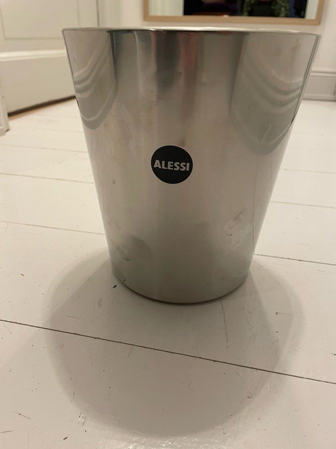 Oanvänd Alessi vinkylare