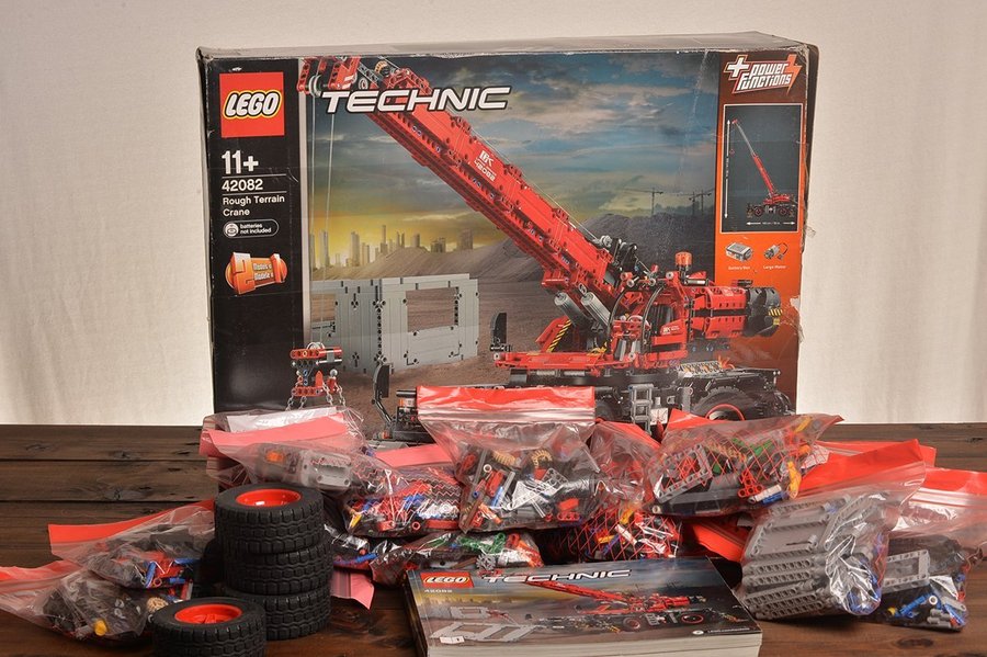 LEGO Technic 42082 - Rough Terrain Crane (terrängkran alt. pålkran)