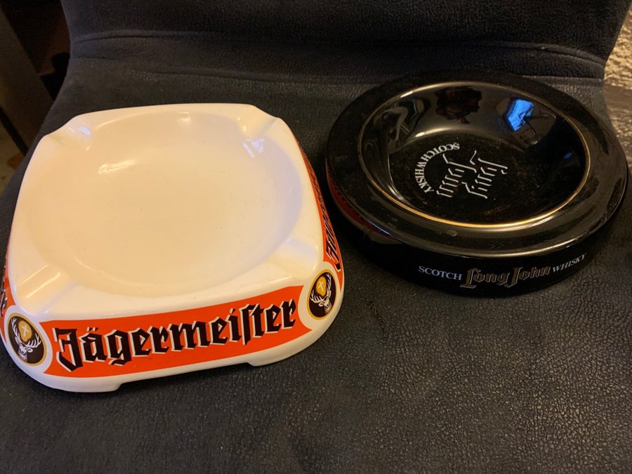 Ask fat Jägermeister och nötskål Long John