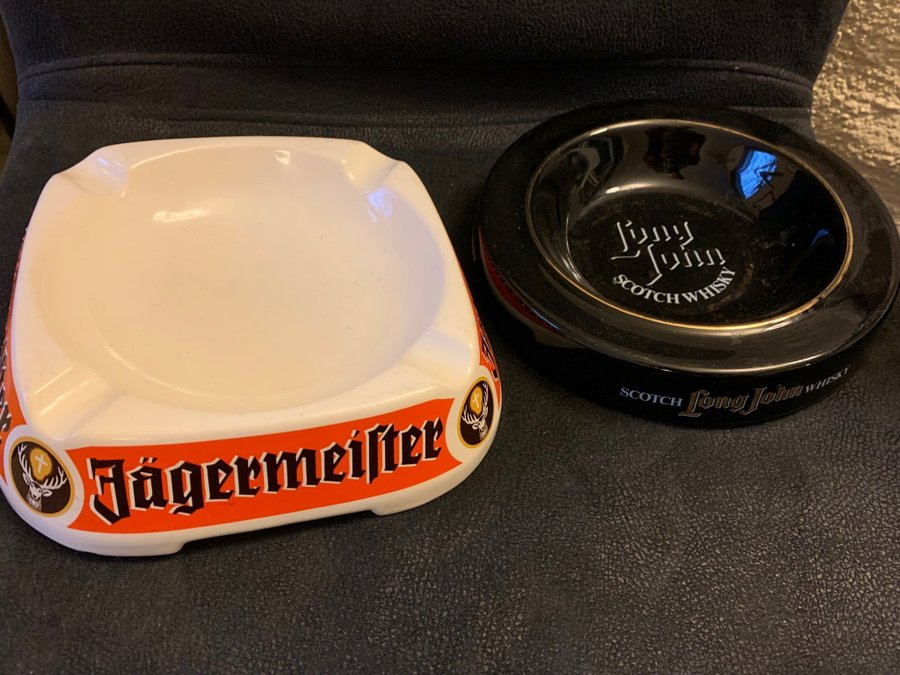 Ask fat Jägermeister och nötskål Long John