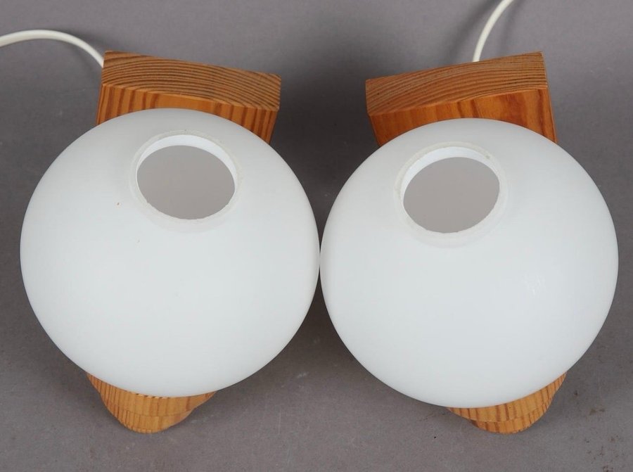 Vägglampor Furu opalglas / Wall lamps Pine Wood Sweden 1970’s