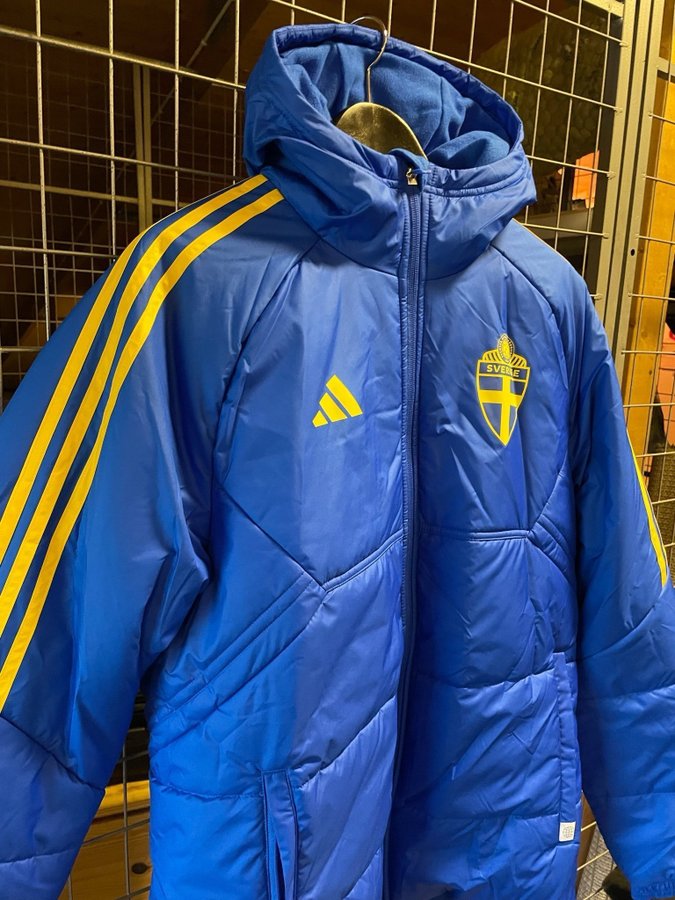 Adidas blå jacka, storlek M