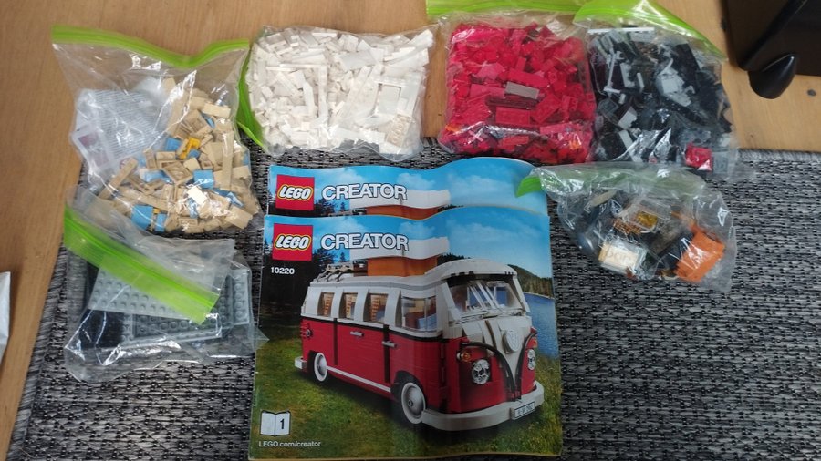 LEGO Creator 10220 Volkswagen T1 Camper Van