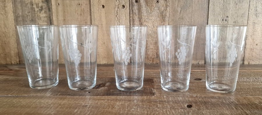 Äldre vintage retro glas saftglas vattenglas med slipade vinranka Johansfors