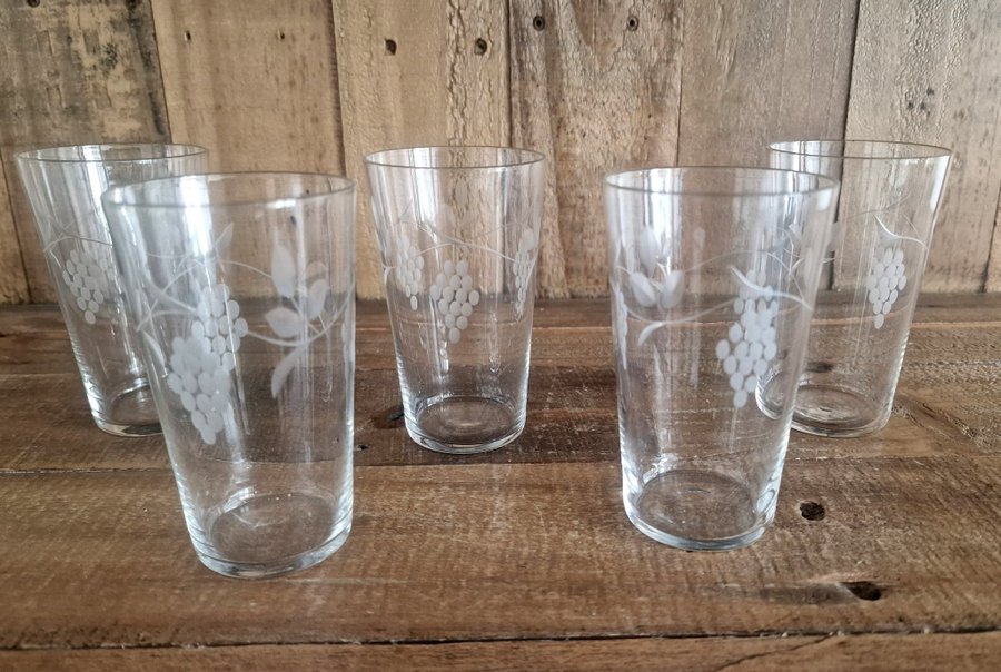 Äldre vintage retro glas saftglas vattenglas med slipade vinranka Johansfors