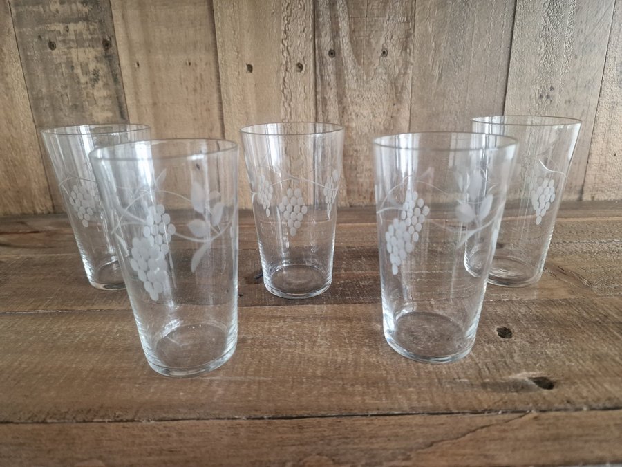 Äldre vintage retro glas saftglas vattenglas med slipade vinranka Johansfors