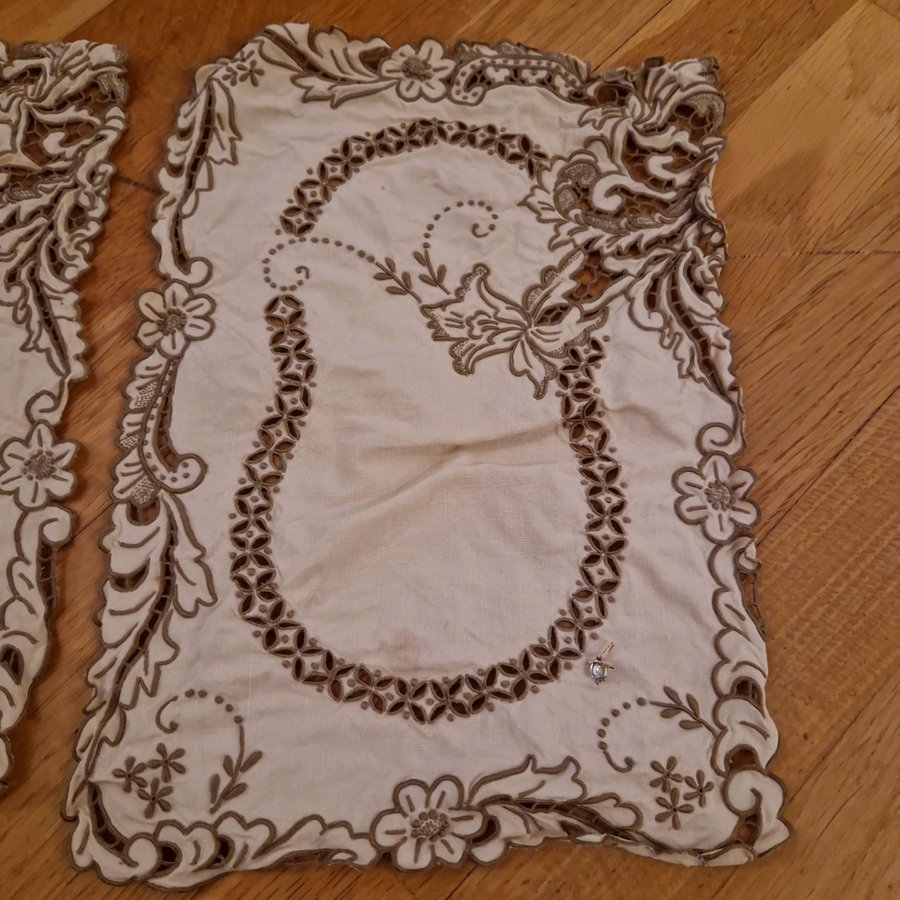 2 st Broderade Underlägg