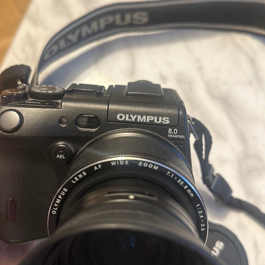 Olympus C-8080 Wide Zoom