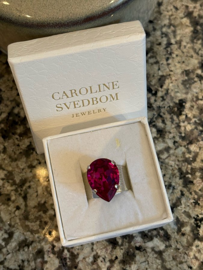 Caroline Svedbom ring