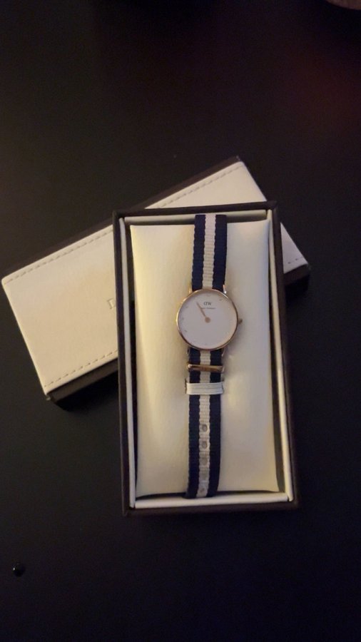 Daniel Wellington Damklocka med blått och vitt armband