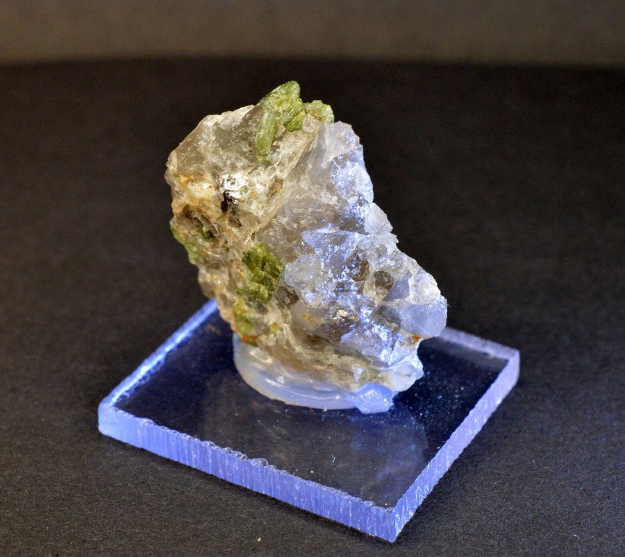 Turmalin var. Elbait i kvarts, (Green Tourmaline in Quartz