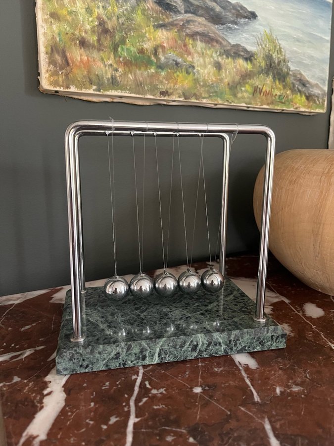 New Classical Newton's Cradle