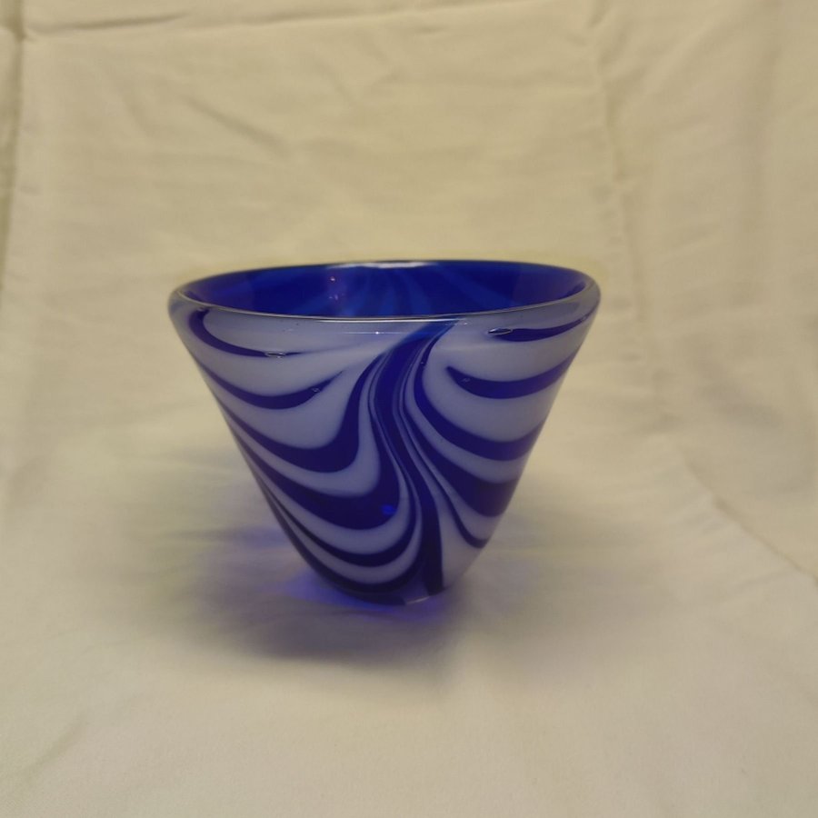 Vicke Lindstrand Blue Spiral Bowl