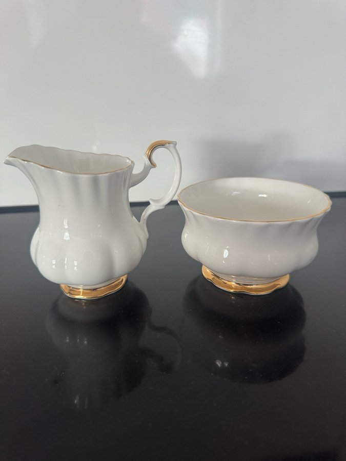 Royal Albert ”Val Dor” Bone china England Sockerskål och mjölkkanna