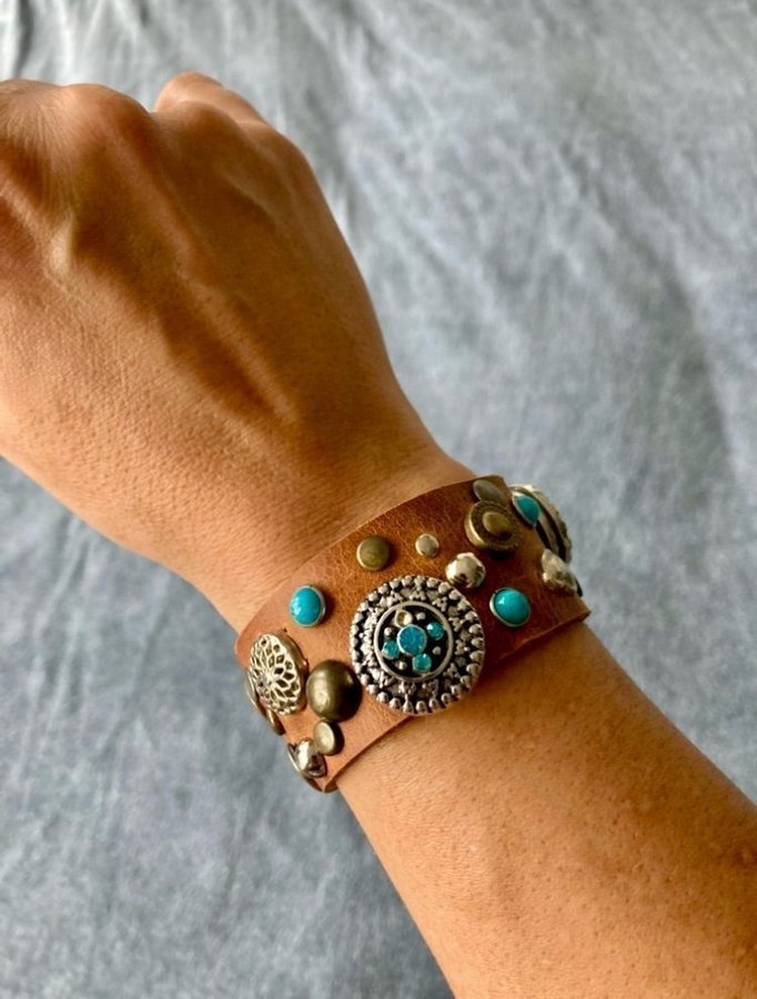 Boho leather bracelet with beads