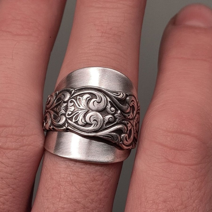 Teskedsring, rokoko, svenskt prima nysilver 19mm.