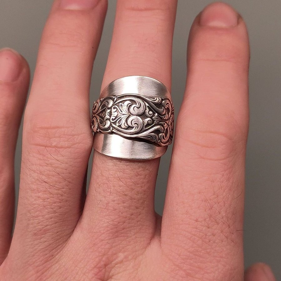 Teskedsring, rokoko, svenskt prima nysilver 19mm.