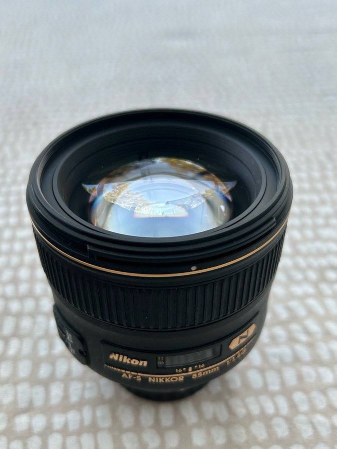 Nikon AF-S Nikkor 85mm f/14G