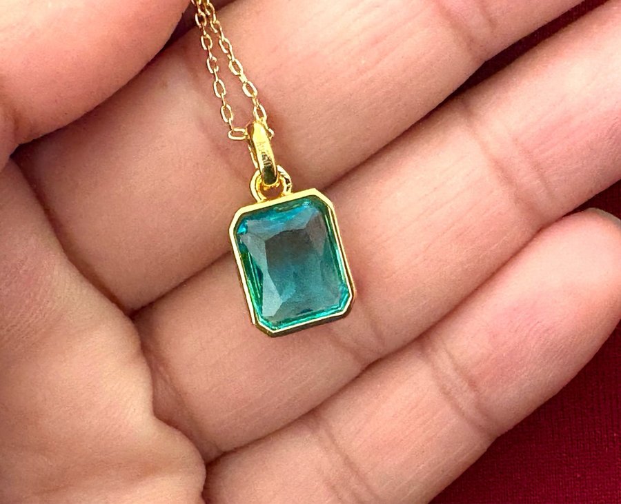 18K Gold Pendant Blue Topaz - Stone Queen