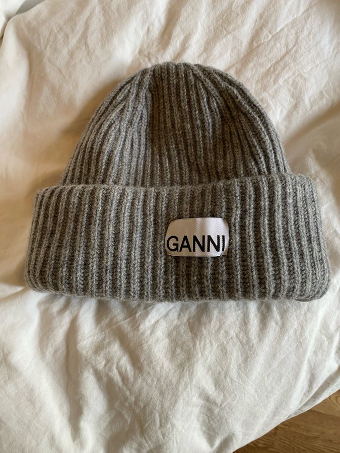 GANNI OVERSIZED WOOL RIB KNIT BEANIE