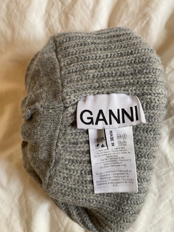 GANNI OVERSIZED WOOL RIB KNIT BEANIE