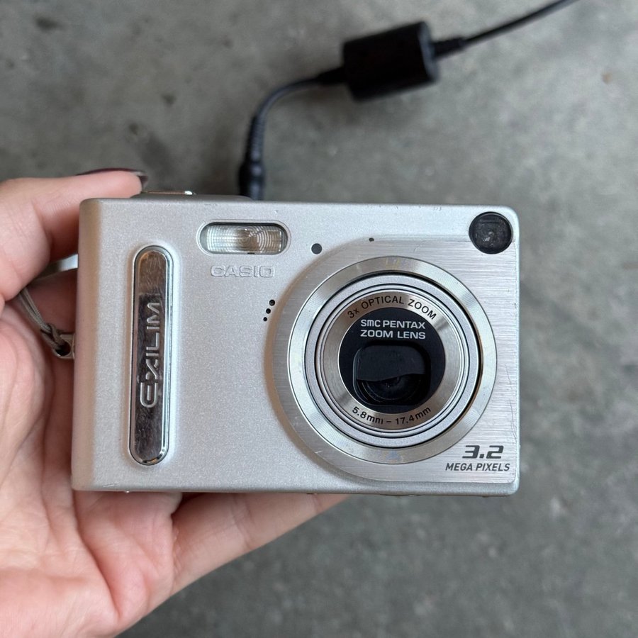 Casio Exilim Digitalkamera (OBS laddar ej)