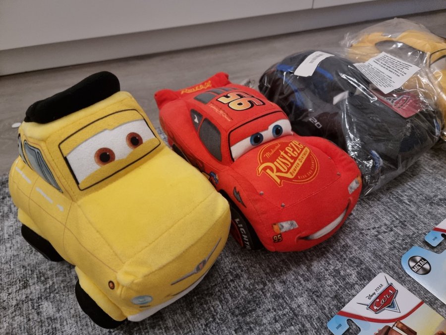 Disney cars bilar (paket) Blixten Mcqueen Cruiz Ramirez Jackson Storm Bärgarn mm