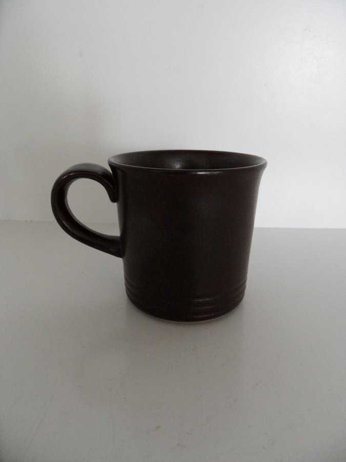 Brun mugg i stengods Höganäs keramik D 6 cm retro vintage