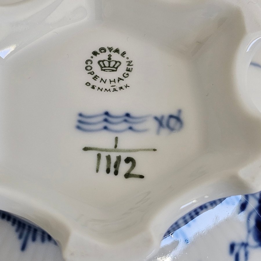 Musselmalet helblond sockerskål Royal Copenhagen, modell nr 1112 i nyskick