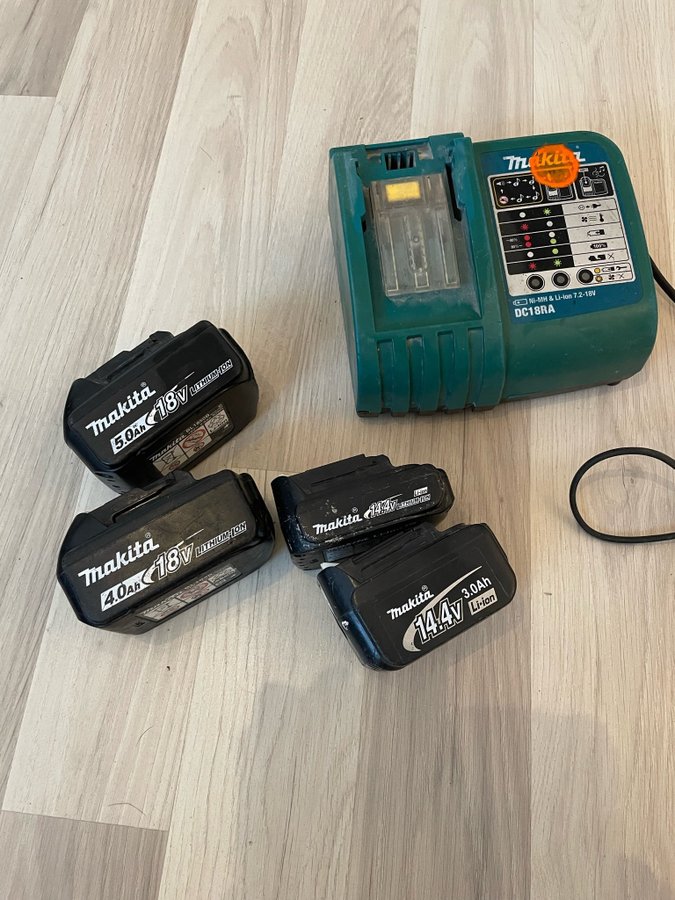 Defekt Makita Laddare och Batterier (ett fungerande)