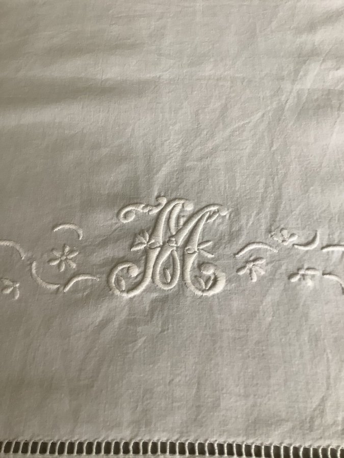 Kökshandduk med Handbroderier och monogram M