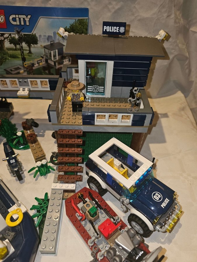 Lego city 60069 polis station i träsket