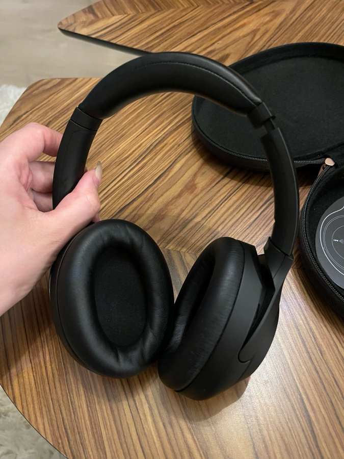 Sony WH-1000XM4 black trådlösa brusreducerande hörlurar