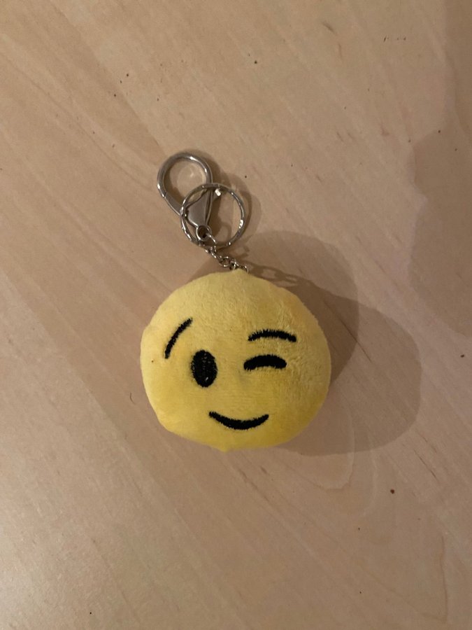 Gul nyckelring med blinkande emoji