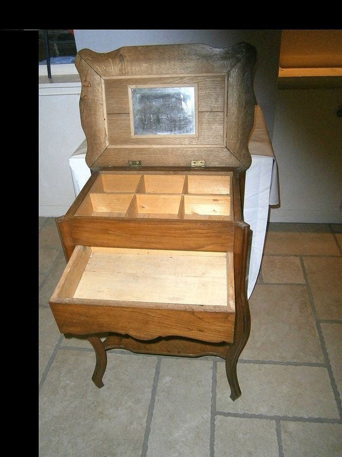 Small old furniture to sew in solid oak