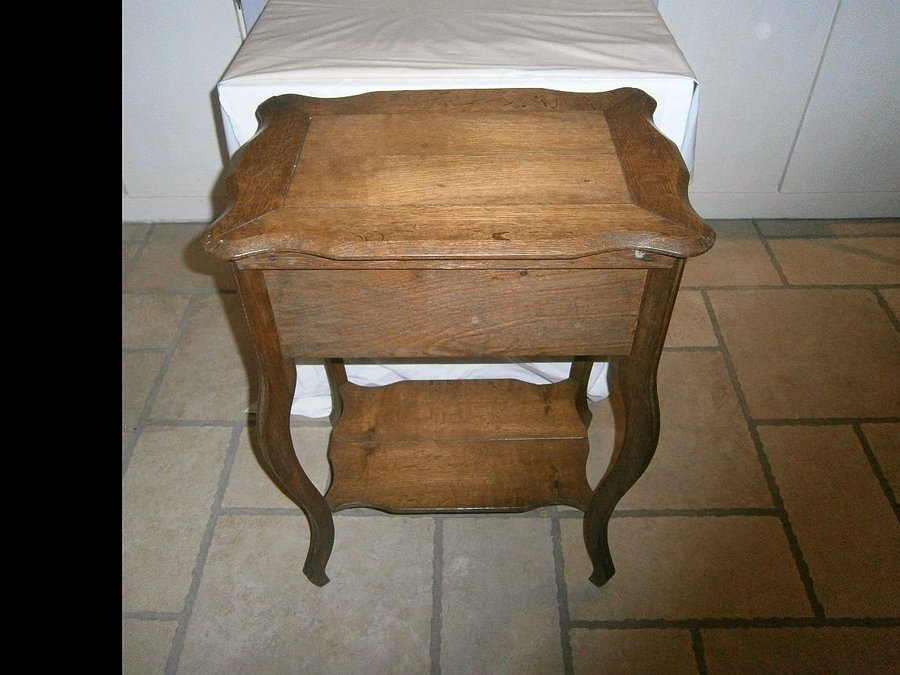 Small old furniture to sew in solid oak