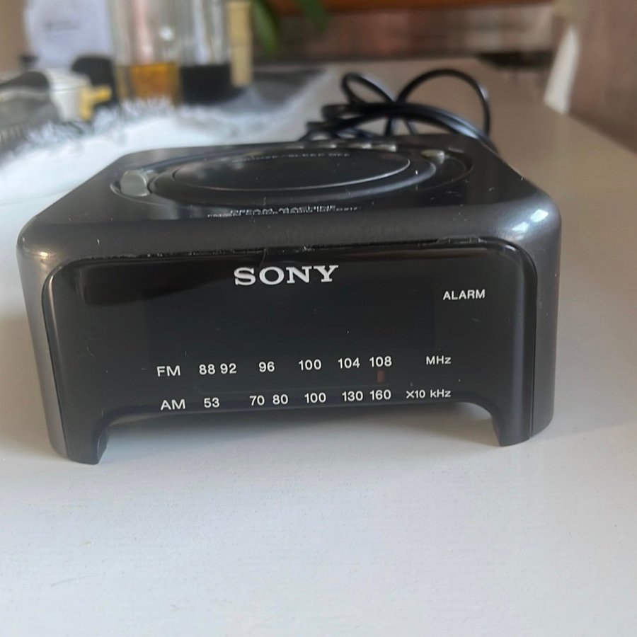 Klockradion Sony ICF-C217L